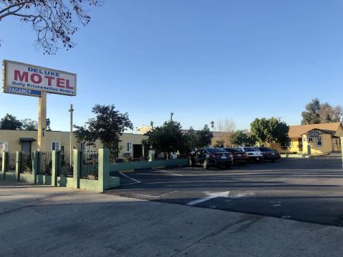 Pomona Hotel | Pet-Friendly Deluxe Inn: A 5-Star Experience Awaits