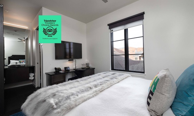 West End Hotel | Deluxe King Studio | 121 Hotel by AvantStay