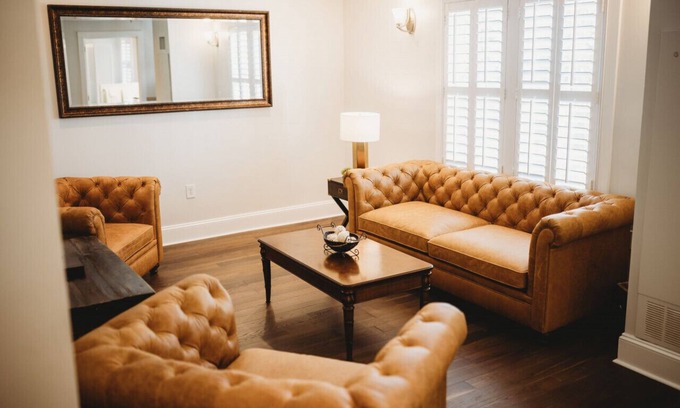 Downtown Hotel | Elegant King Suite at The Jefferson Inn - Family Friendly!