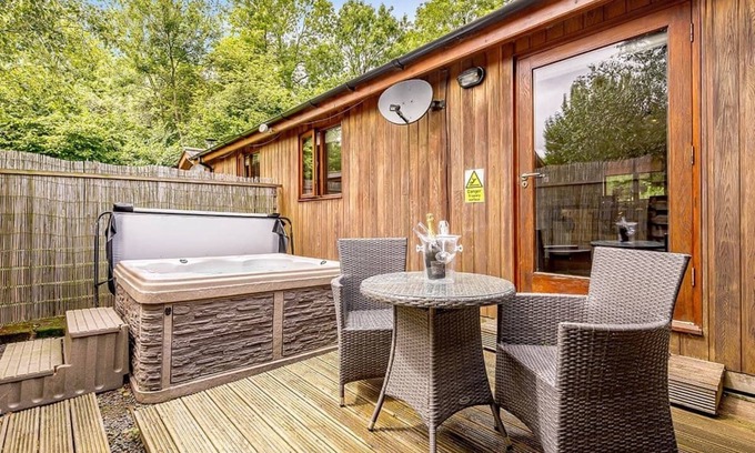 Allithwaite Ski Chalet | Elegant Lodge Offering Spa, Hot Tub & Family-Friendly Comfort