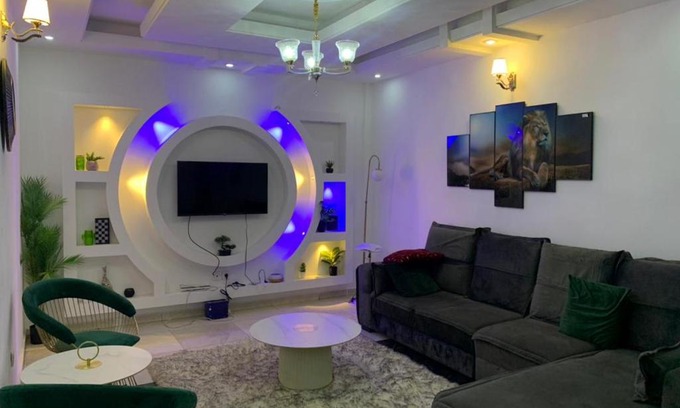 Buea House | Elegant Deluxe Mansion with Private Pool & Family Friendly