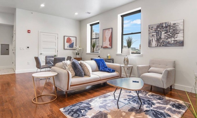 Central Business District Hotel | Modern 2BR King Retreat, Just 30 Minutes from Manhattan
