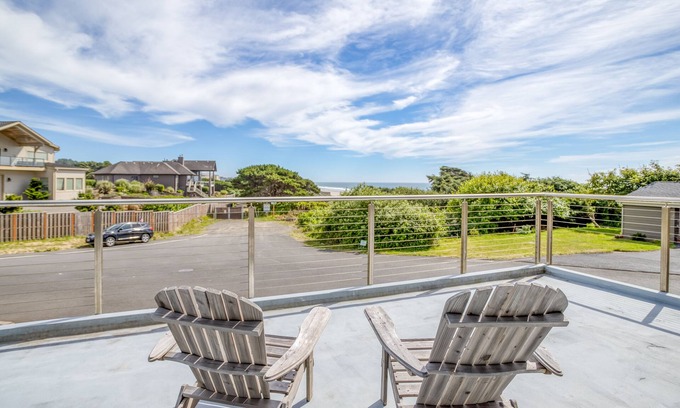 Roads End House | Oceanfront Beauty with Spa & Breakfast Steps from the Beach