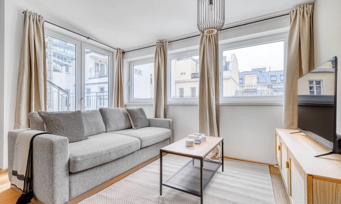 Schottenfeld Apartment | Modern Neubau 2BR with Terrace & Elevator Near Dining
