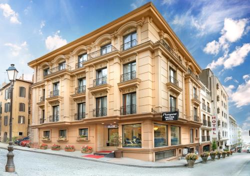 Emin Sinan Hotel | Deluxe Newport Hotel: Perfect for Families with Dining Options