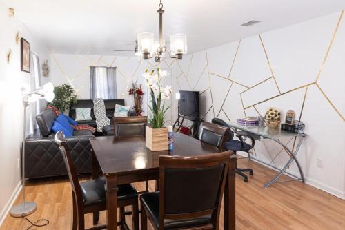 Griffin Heights Apartment | Convenient Noles Hotel Near FSU and FAMU in Downtown Tally