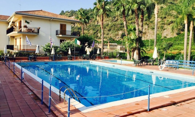 Scillichenti Condo | Discover Nuccio's House: Pet-Friendly with Ocean Views