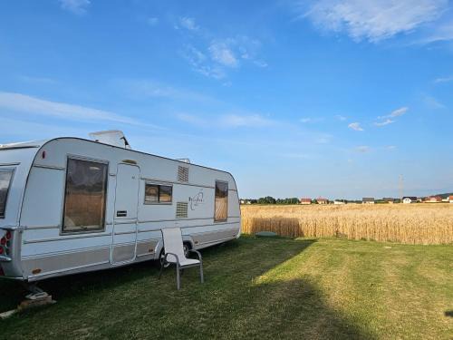 Razkrizje Other | Deluxe Oase der Ruhe - Wohnwagen im Kornfeld
