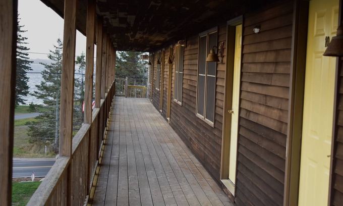 Brooklin Hotel | Oceanfront Oasis: Guest Rated 10/10 with Pool & Kitchen