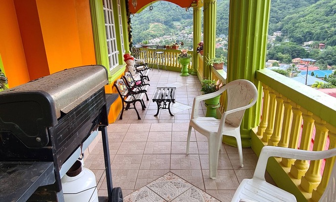 Maracas Apartment | Inviting Deluxe Queen Studio with Pool and Spa Amenities