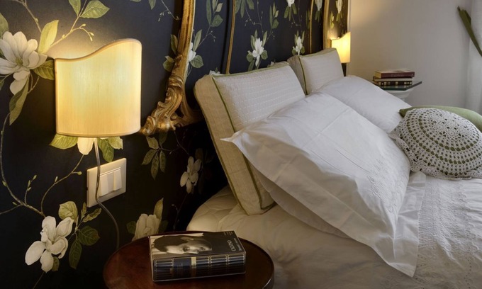 Terranuova Bracciolini Bed & Breakfast | Elegant Deluxe Room with A/C & Spa at Villa le Facezie B&B