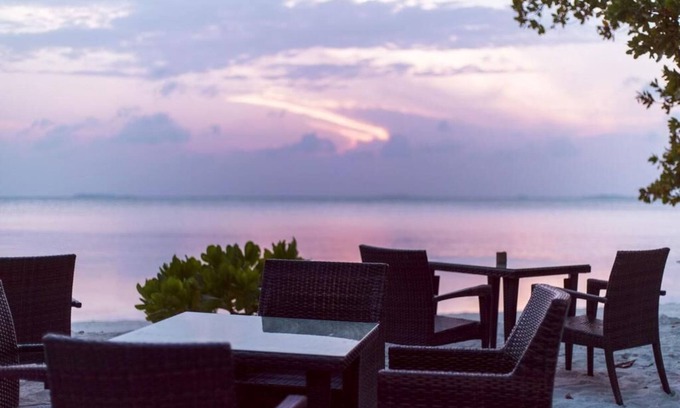 Dhangethi Bed & Breakfast | Beachfront Villa Retreat in Dhangethi with Breakfast & Kitchen