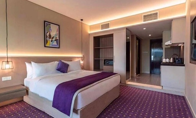 Al Wasl Apartment | Stylish Room Steps from Burj Khalifa Metro with Kitchen