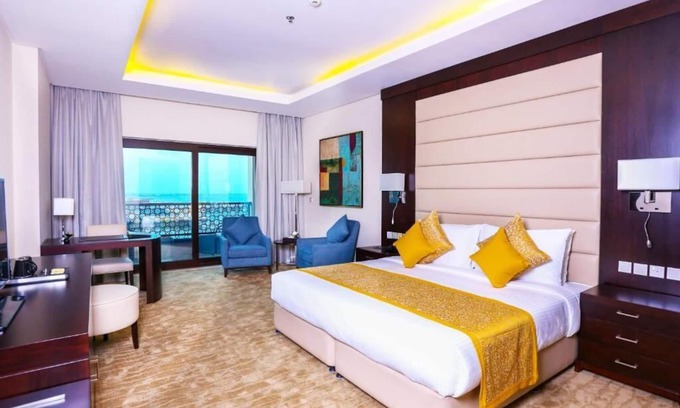 Al-Fujairah Apartment | Tranquil Deluxe Room Steps from Fujairah Corniche