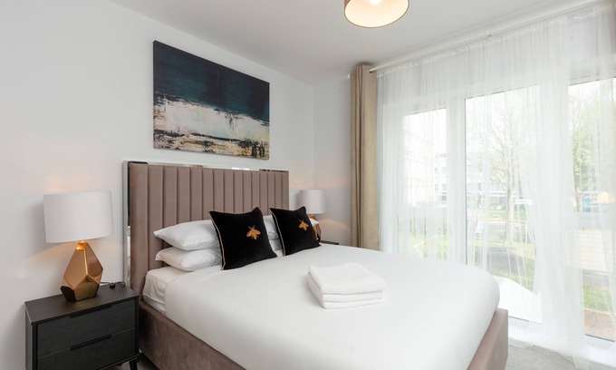Walworth Apartment | Modern South Central Apartment with Family-Friendly Amenities