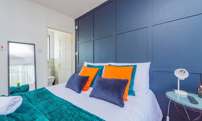 Heswall Apartment | Exceptional Deluxe Studio Annexe with Pool & Kitchen