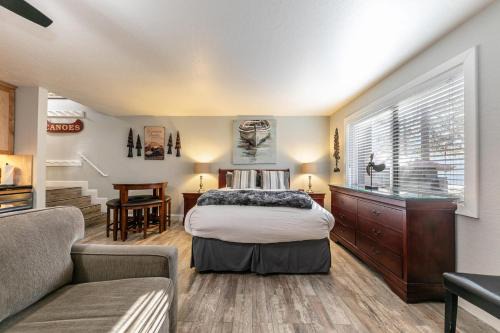 Truckee House | Deluxe Studio with Partial Lake View - Guest Rated 9/10