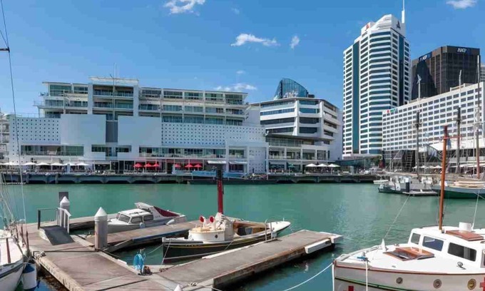 Auckland Central Business District Apartment | Deluxe Suite, 1 Bedroom, Balcony, Harbour View