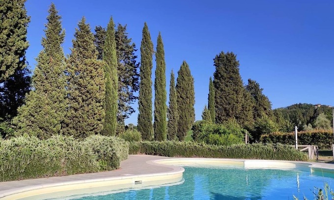 Empoli Apartment | Pet-Friendly Suite with Jacuzzi and Ocean View Veranda