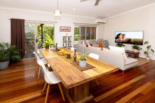Doonan House | Elegant Suite with Fireplace & Pond in Noosa Hinterland