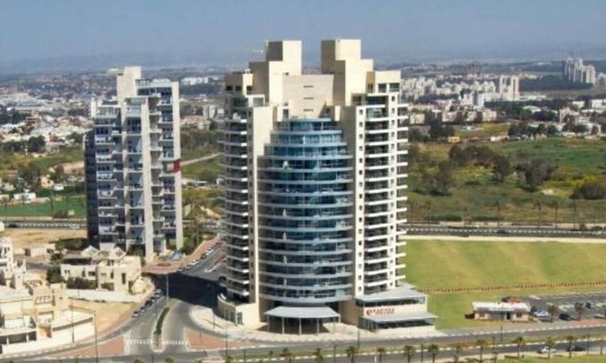 Acre Apartment | Ocean View Deluxe Suite with Pool and Family-Friendly Amenities
