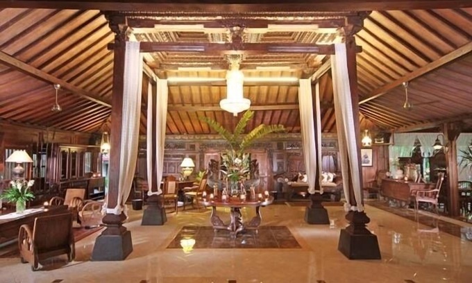Turi Cottage | Elegant Twin Traditional Javanese Joglo with Pool Access