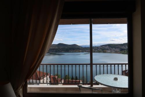 Kastoria Apartment | Prime City Center Apartment - DeLuxe View Kastoria