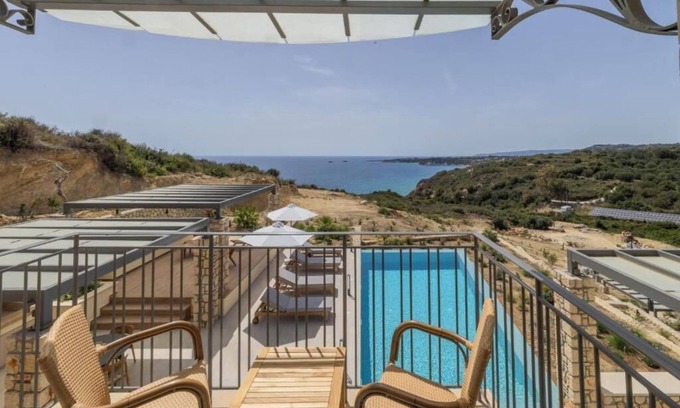 Spartia Villa | Deluxe Villa