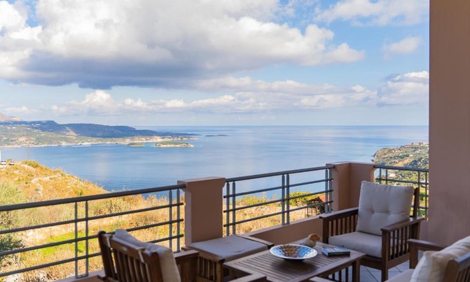 Megala Chorafia Villa | Elegant Deluxe Villa Kamba with Ocean View - Rated 9.8/10