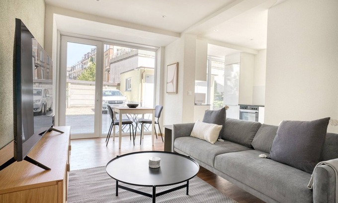 Alt-Wiedikon Apartment | Stylish Wiedikon 2.5 Room with Kitchen, Steps to Market