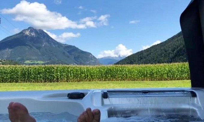Imsterberg Apartment | Deluxefort: Ideal Retreat with Hot Tub & Sauna for 10 Guests