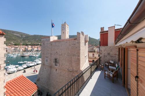 Komiza Apartment | Beautiful Demaria Apartment in Komiža with Ocean View