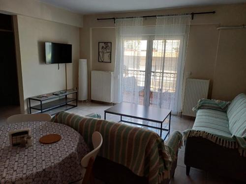 Nea Michaniona Apartment | Inviting Deme & Marco Apartment with Family-Friendly Dining