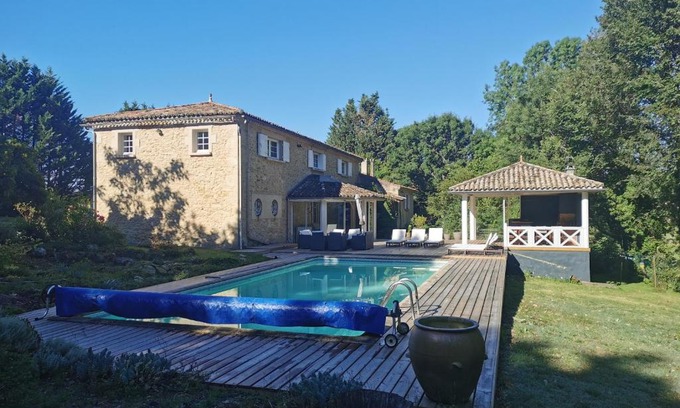 Cleyrac Bed & Breakfast | Relax at Demeure La Vignague with Pool and Hot Tub Access