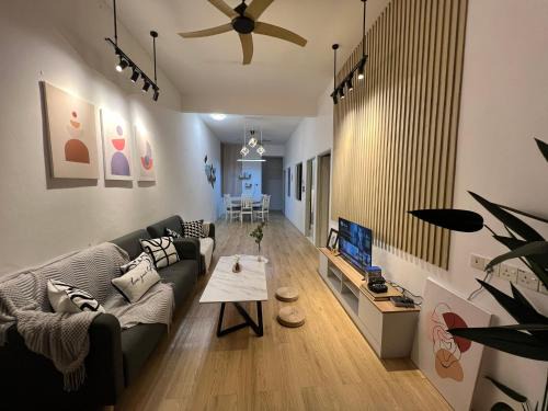 Pekan Melayu House | Family-Friendly DeMUJI Hotel: 4BR near ECM & KCM
