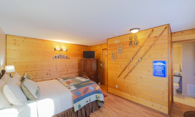 Talkeetna Apartment | Cozy Denali Suite - Talkeetna Chalet with Kitchen & Breakfast