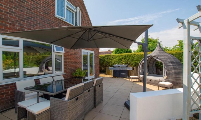 Bodham House | Family-Friendly Retreat at Denbury House Awaits You