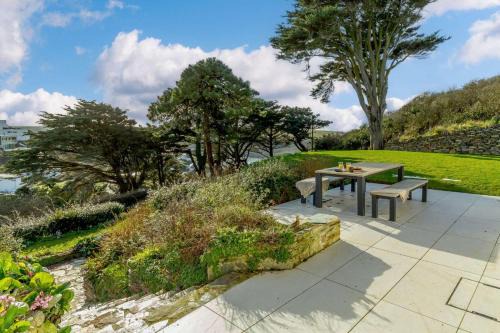 Trenance House | Family-Friendly Getaway at Dene Court with Pet Amenities