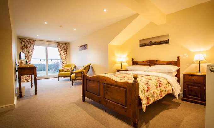 Morpeth House | Unforgettable Stays at Dene House Farm with a Hot Tub