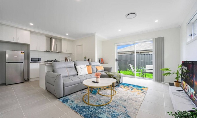 Denham Court House | Denham Court 4Br with Central AC & WiFi for Family Comfort