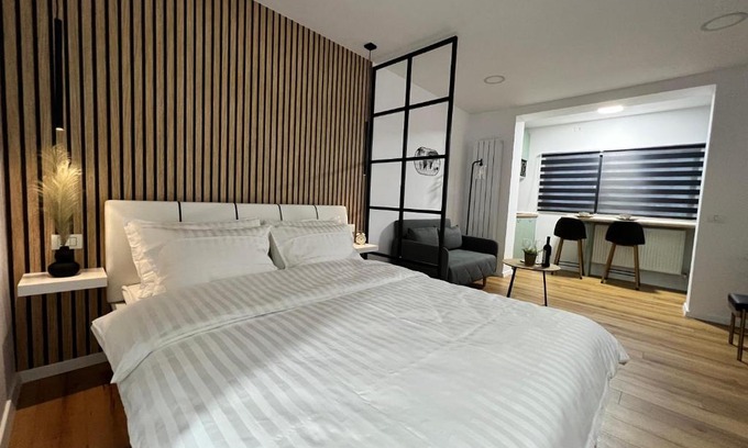 Turda Apartment | Denis Studio: Guest Rated 9.8 & Perfect for Families