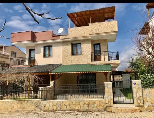 Gumuldur Villa | Stunning 4-Star Villa with Garden, Only 200m from Beach