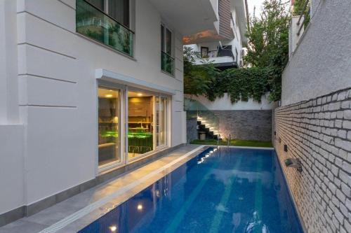 Eski Lara Apartment | Elegant Duplex Near City Center with Pool & Garden
