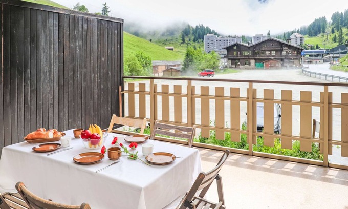 Noveli Apartment | Charming Dents Rousses C1 with Lake View & Spa Amenities