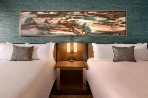 Hampden South Hotel | Explore Denver Marriott Tech Center: Pet Friendly & Poolside