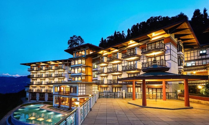 Gangtok Hotel | Denzong Regency: Mountain Retreat with Spa & Family Amenities