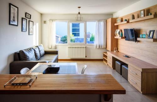 Centro Apartment | Central Bariloche Retreat - Guest Rated 9.5 & Family Friendly