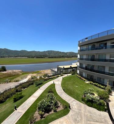 Villa Parque Siquiman Apartment | Scenic Veneto Village: Relax by the Lake with Top Amenities