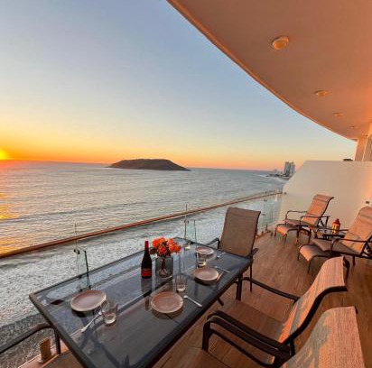 Zona Dorada Apartment | Oceanfront Escape at Camino al Mar with Private Beach