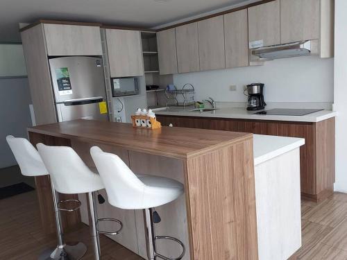 Loja Apartment | Elegant New Apartment with Child-Friendly Amenities